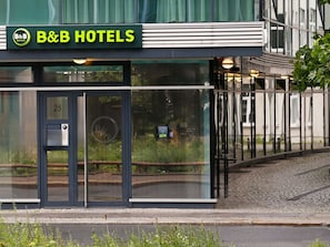 A B&B hotel with a modern facade, large glass windows, and a visible entrance number 25. - B&B HOTEL Berlin-Mitte (Berlin)