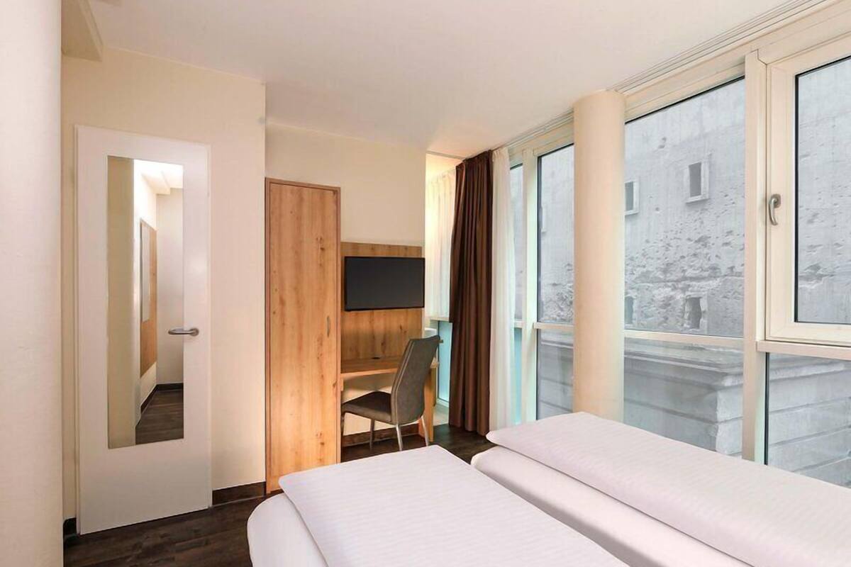 Twin Room | Soundproofing, WiFi (free), bed sheets