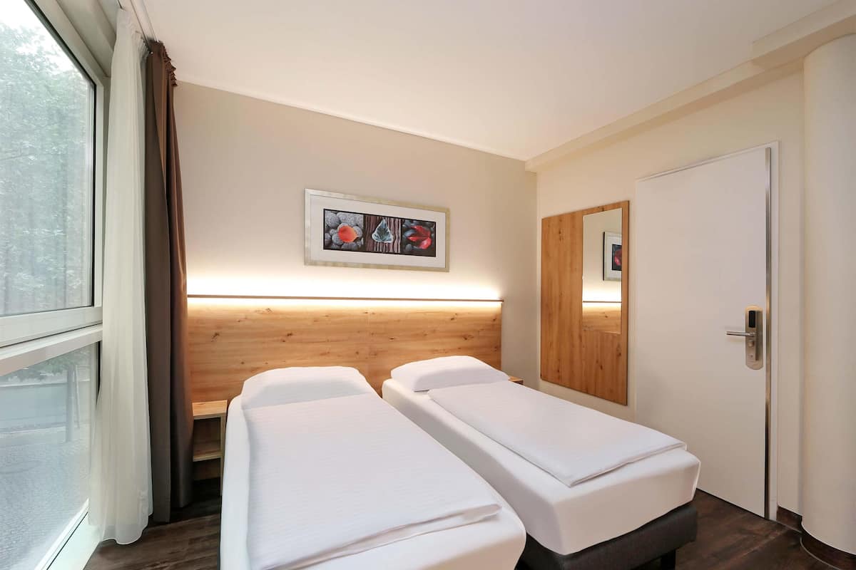 Soundproofing, free WiFi, bed sheets