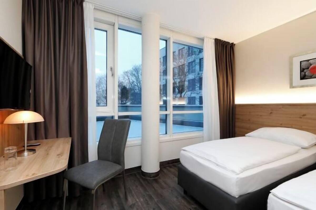 Soundproofing, free WiFi, bed sheets