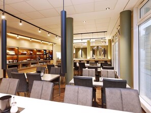 Bar (on property) - B&B HOTEL Berlin-Mitte (Berlin)