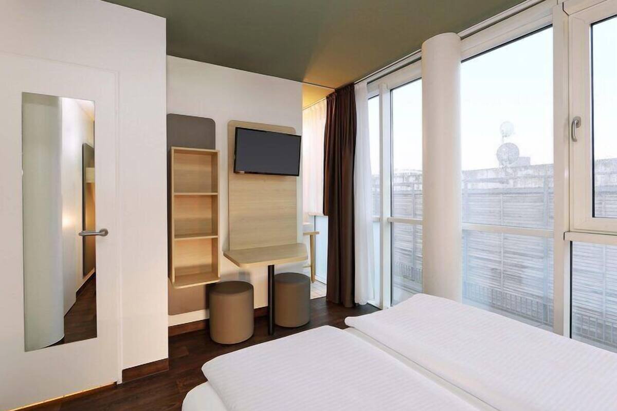 Double Room | Soundproofing, WiFi (free), bed sheets
