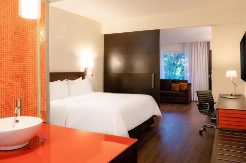 In-room safe, desk, iron/ironing board, free WiFi