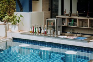 Bar junto a la piscina