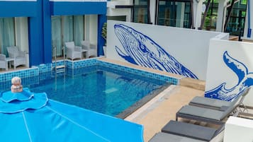 Outdoor pool, free cabanas, pool umbrellas