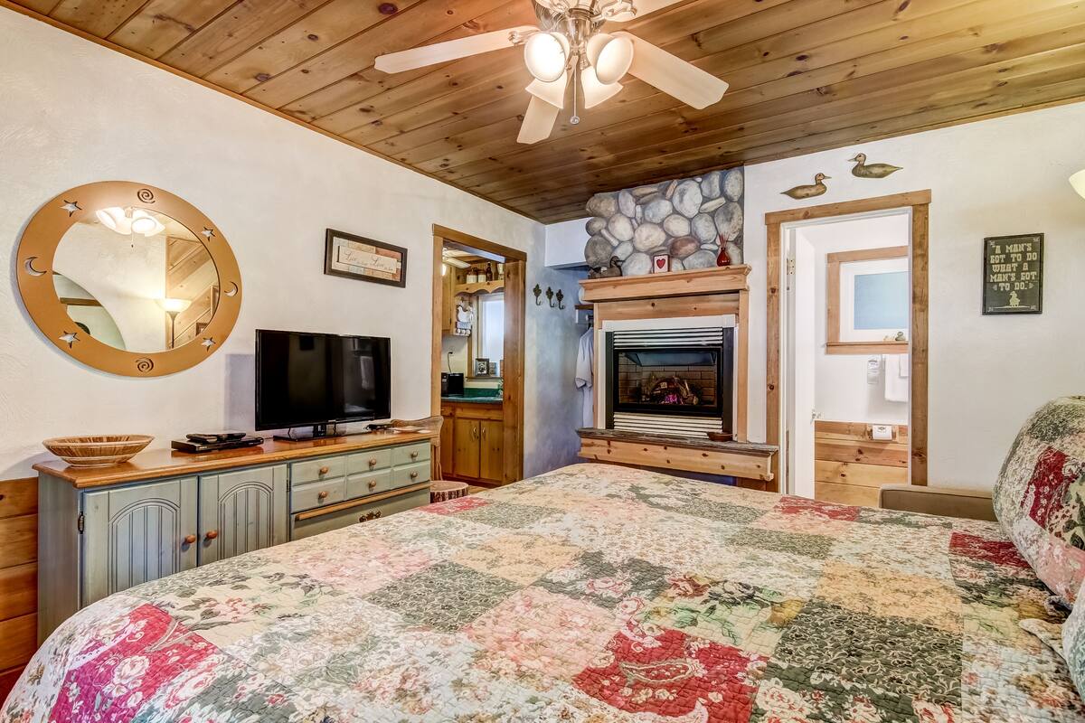 Iron/ironing board (on request), WiFi (free), individually decorated