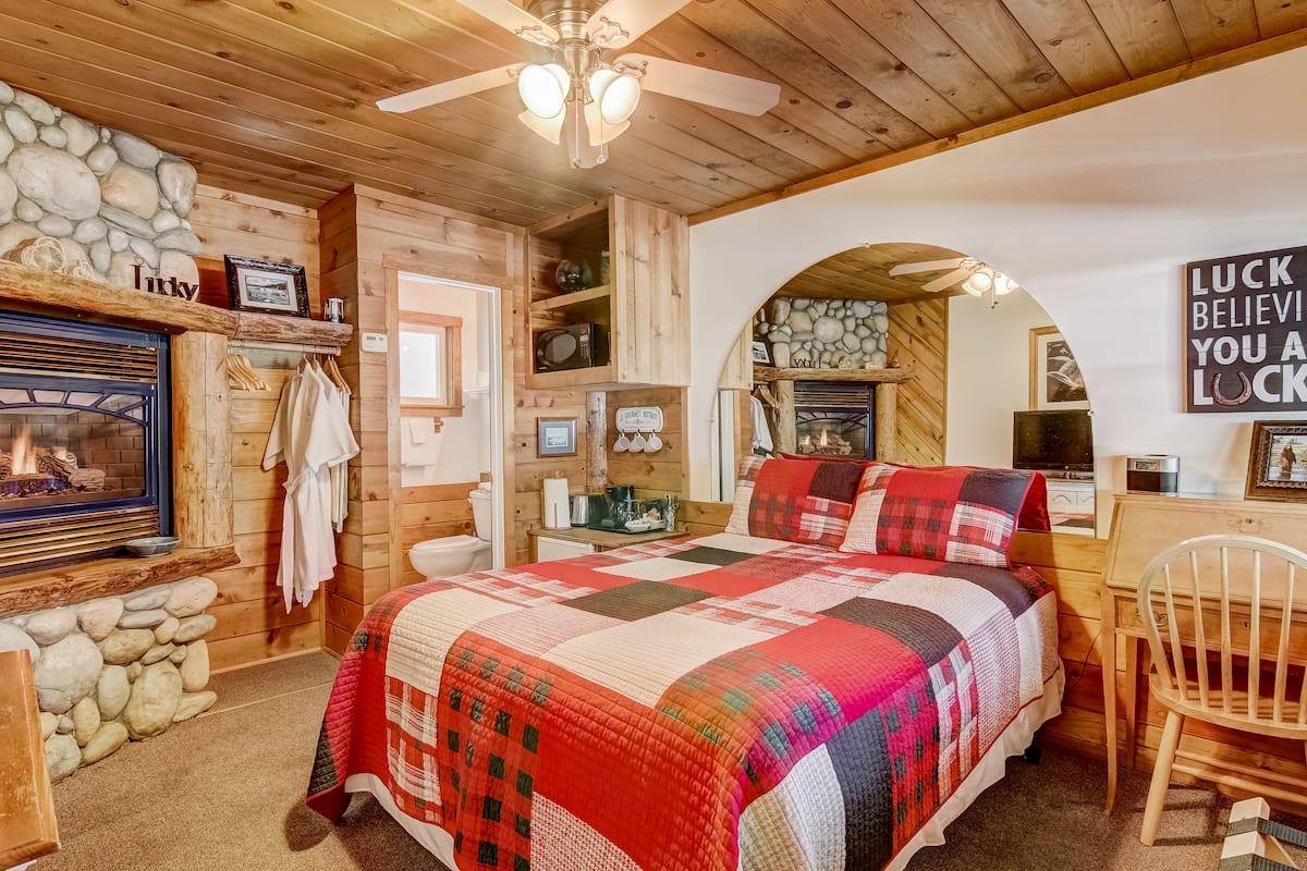 Chambre, 1 grand lit (Room 104)