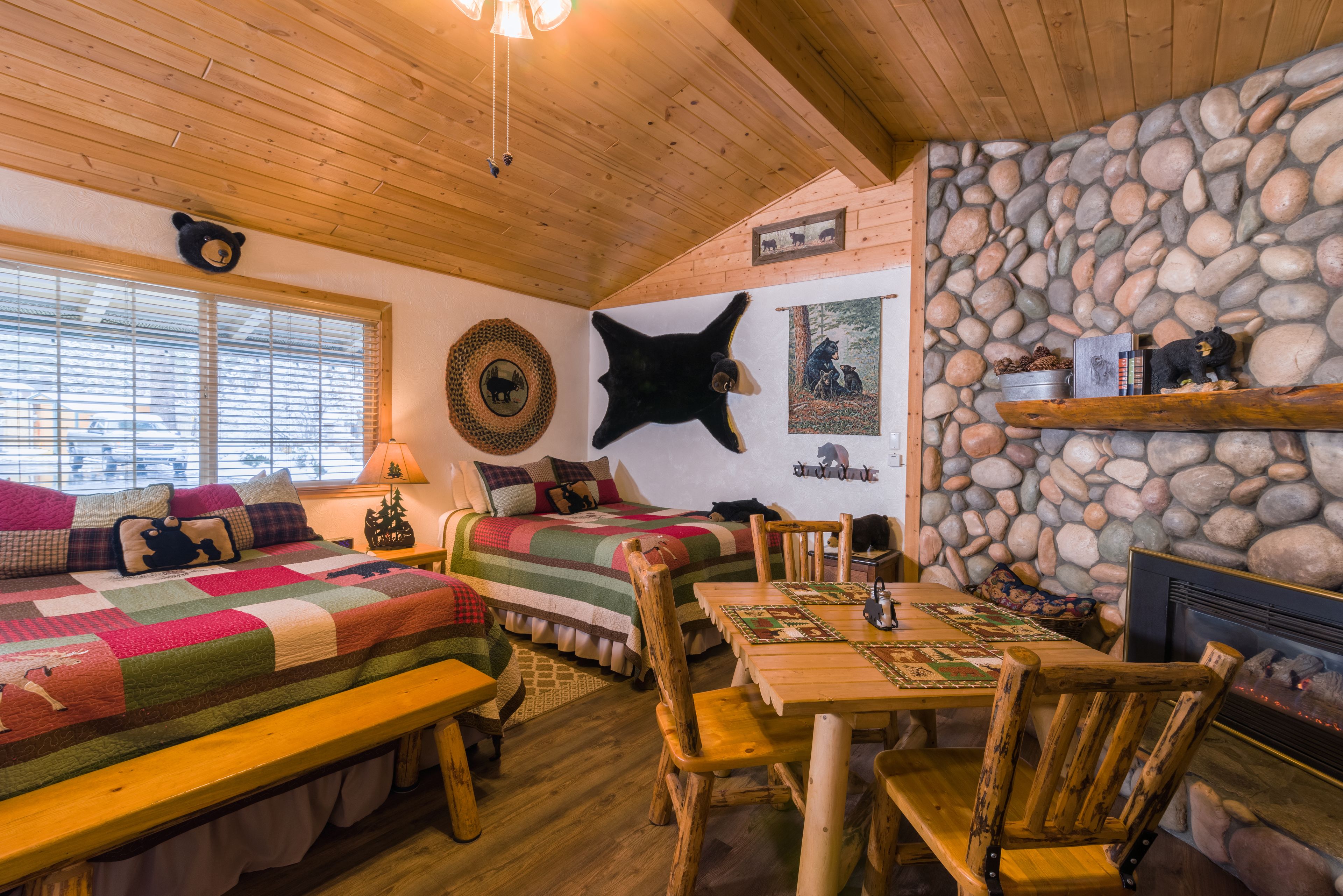 Cabaña estándar, 2 camas Queen size, para no fumadores (Bears Den) | Servicio a la habitación