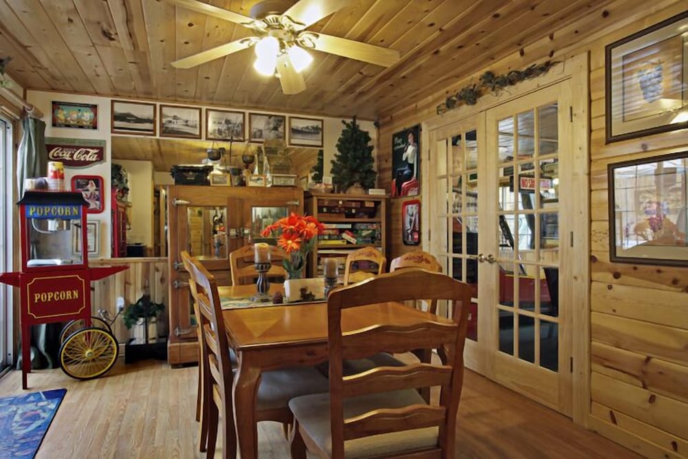 Fireside Lodge by null