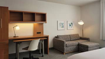 Studio, 1 King Bed with Sofa bed | Pillowtop beds, in-room safe, desk, blackout drapes