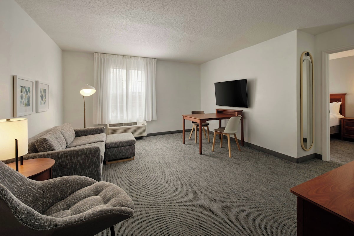 Suite, 1 habitación | Camas con pillow-top, caja de seguridad en la habitación y escritorio