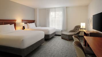 Estudio, 2 camas de matrimonio | Colchones con acolchado adicional, caja fuerte, escritorio