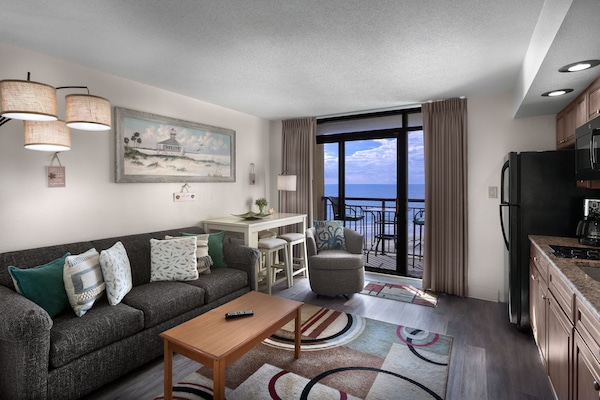 Deluxe Suite | Living area | Flat-screen TV