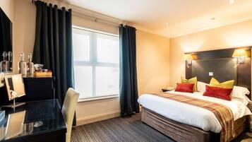 Premium bedding, in-room safe, desk, laptop workspace
