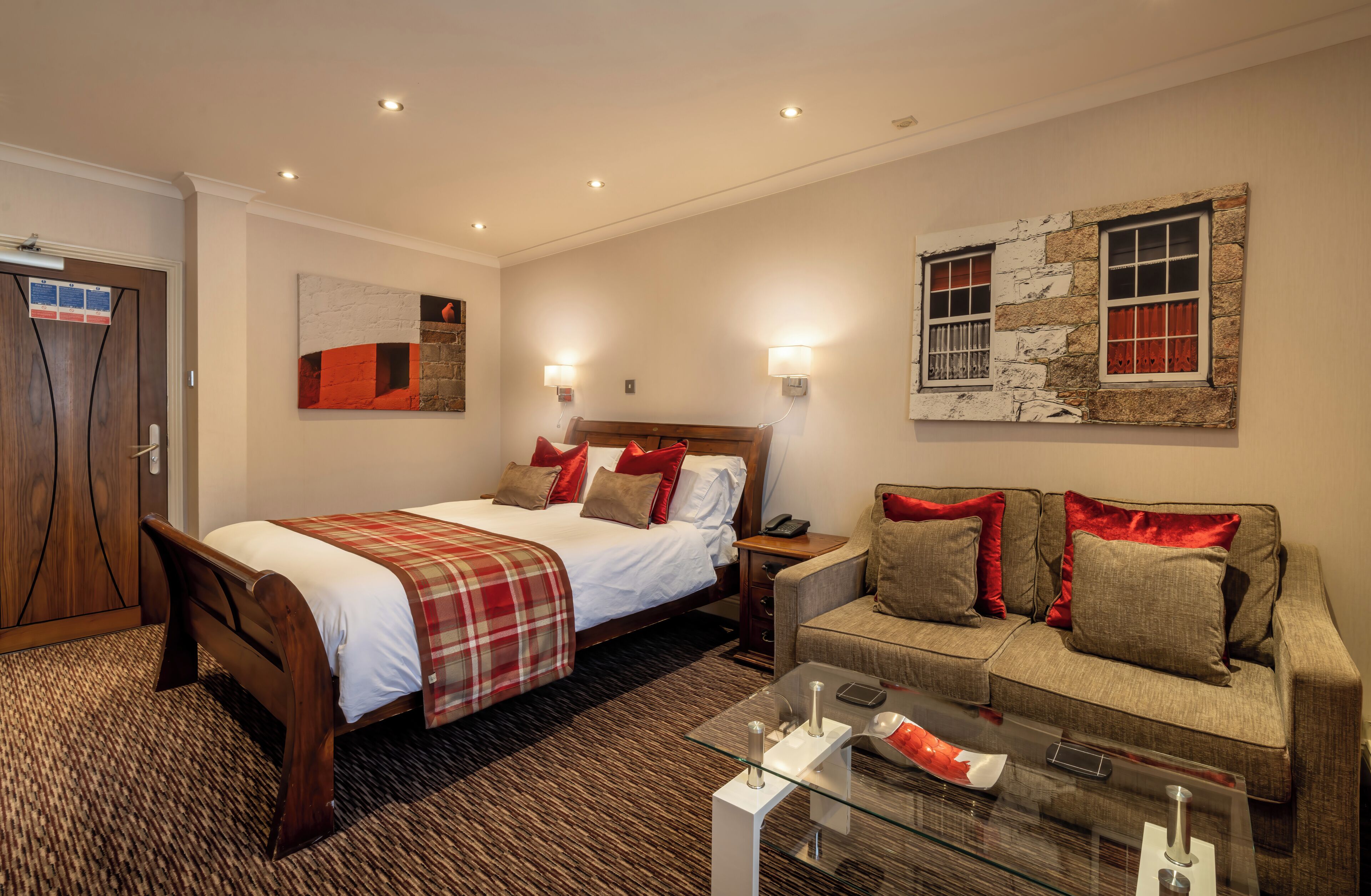 Premium bedding, in-room safe, desk, laptop workspace