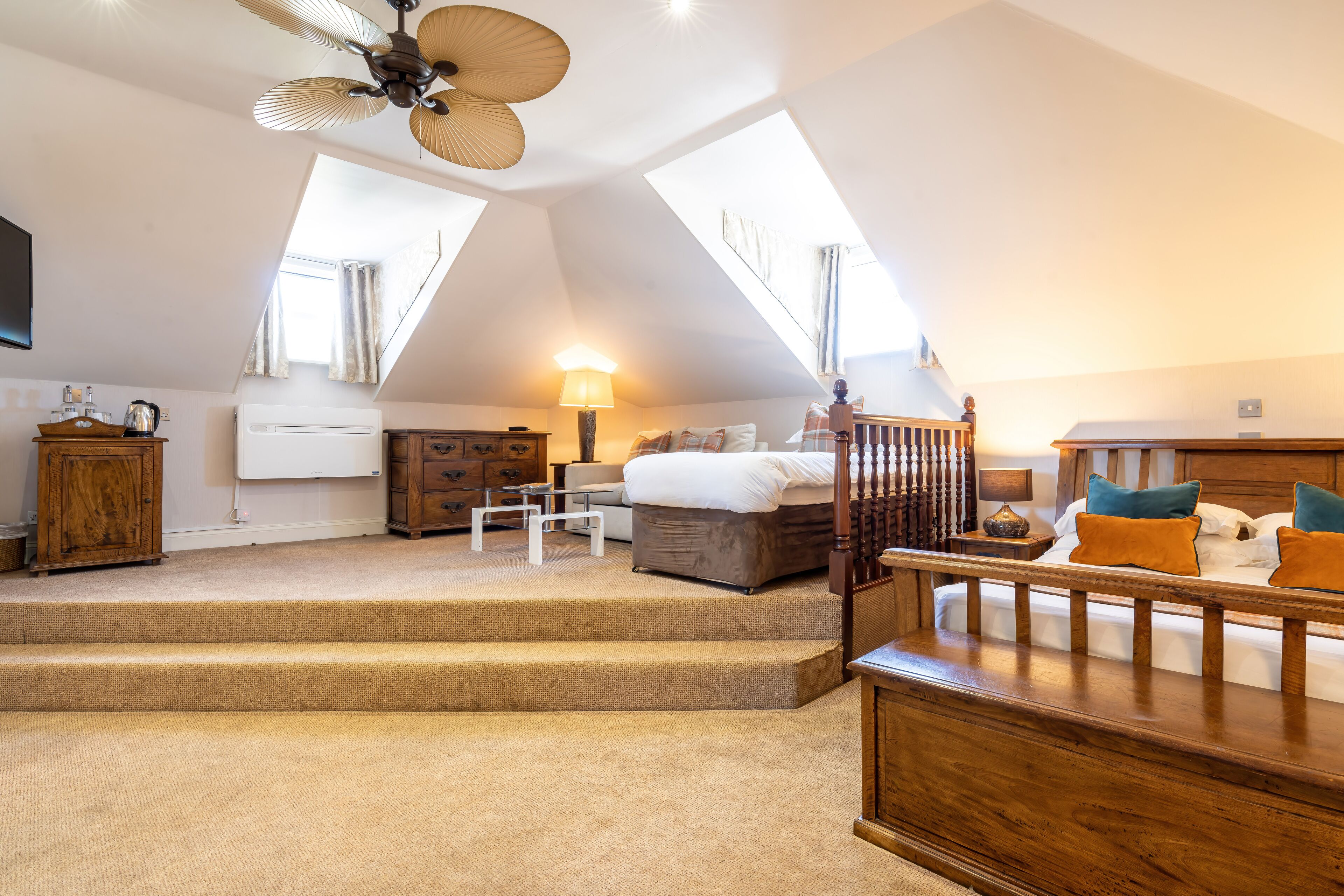 Suite | Ropa de cama de alta calidad, caja fuerte, escritorio