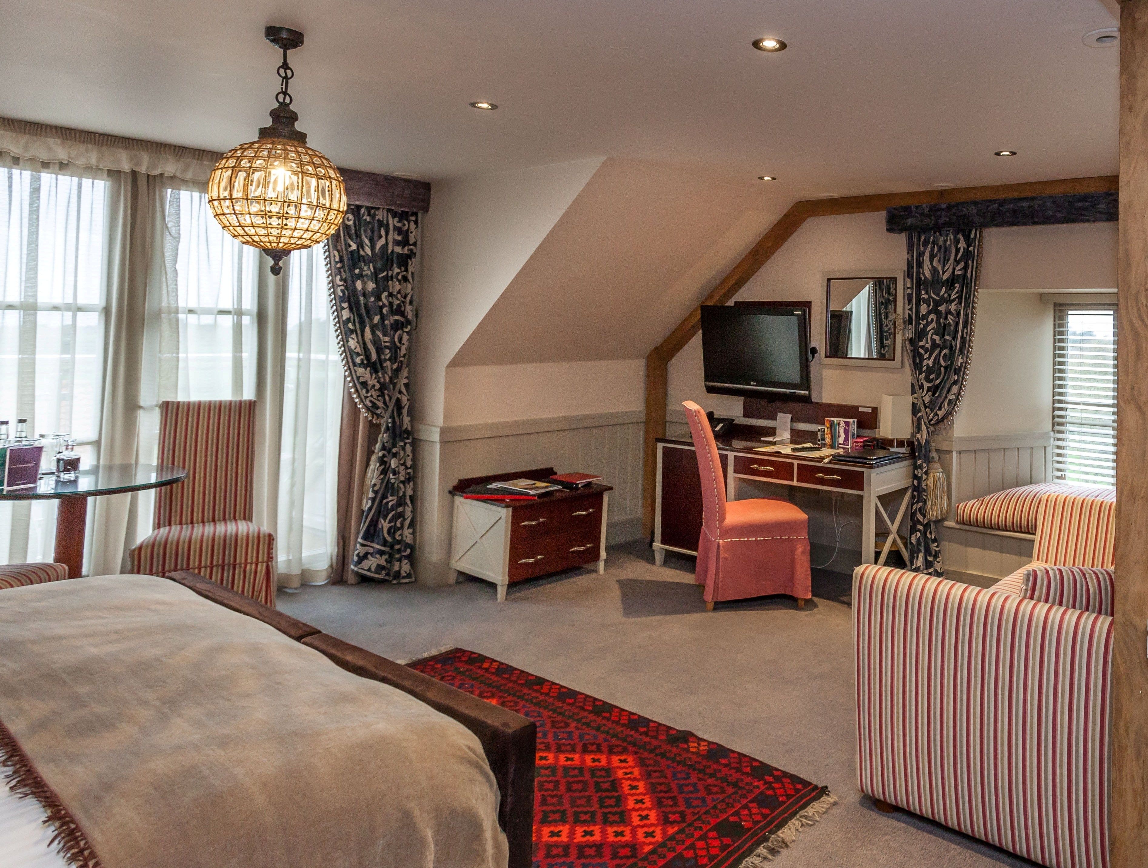 Studio Suite Junior, không hút thuốc, có phòng tắm riêng | Khu phòng khách | TV plasma 32-inch có truyền hình vệ tinh, TV 