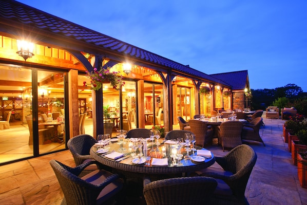 Breakfast, lunch, dinner served; pool views