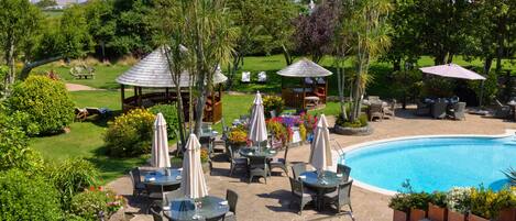 Seasonal outdoor pool, pool umbrellas