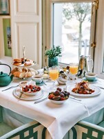 Petit déjeuner anglais (30 EUR par personne)