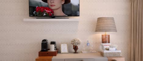 Classic Double Room, Balcony | Living area