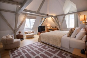 Suite, Canal View | Premium bedding, down comforters, minibar, in-room safe - Hotel Van Cleef (Bruges)
