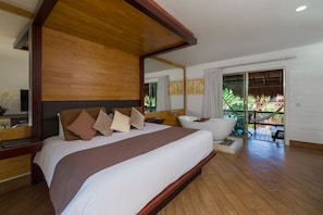 Donzen dekbedden, een minibar, een kluis op de kamer