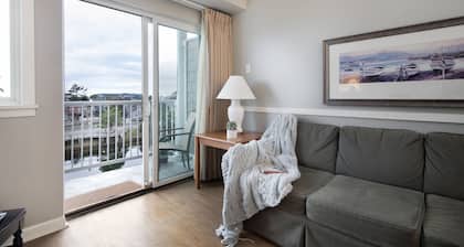 Rivertide Suites Hotel