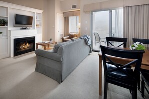 TV de tela plana 42 polegadas com canais a cabo, TV, lareira