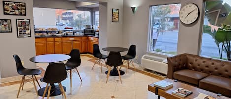 Free daily continental breakfast