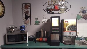 Room, 1 Queen Bed | Private kitchenette - Amerivu Inn And Suites New Richmond (New Richmond)