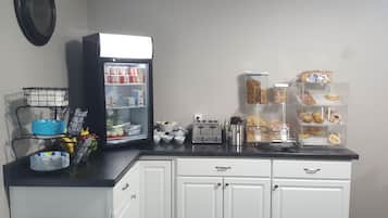 Tägliches inbegriffenes kontinentales Frühstück