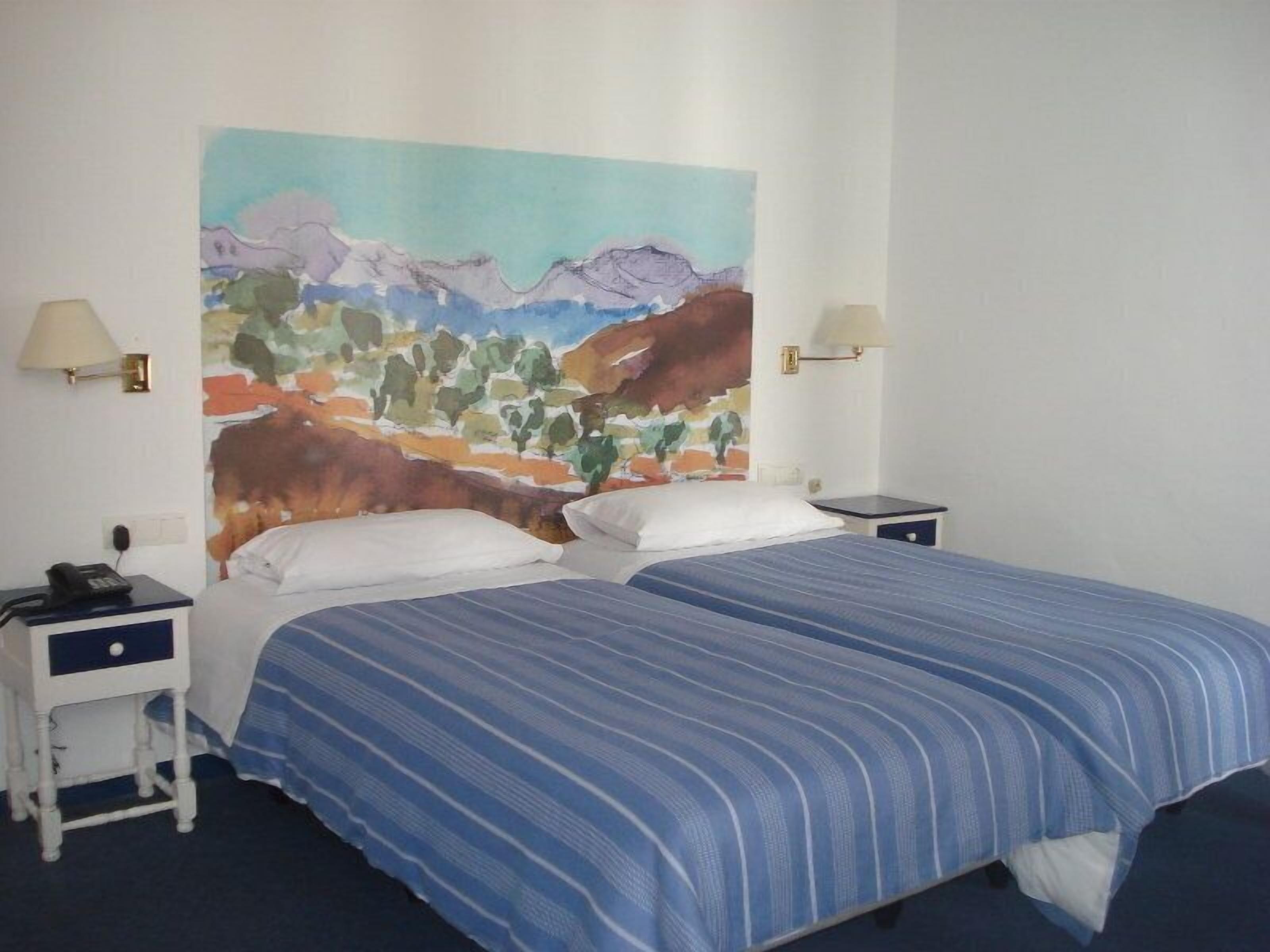 In-room safe, desk, soundproofing, iron/ironing board