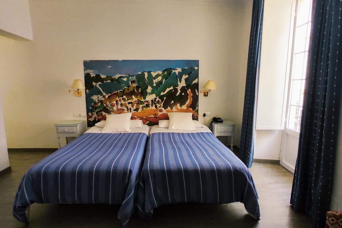 Habitación Doble Exterior con 1 cama doble o 2 individuales | セーフティボックス (室内)、デスク、防音設備、アイロン / アイロン台
