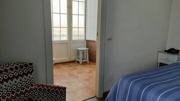 Dreibettzimmer | Zimmersafe, Schreibtisch, schallisolierte Zimmer, Bügeleisen/Bügelbrett