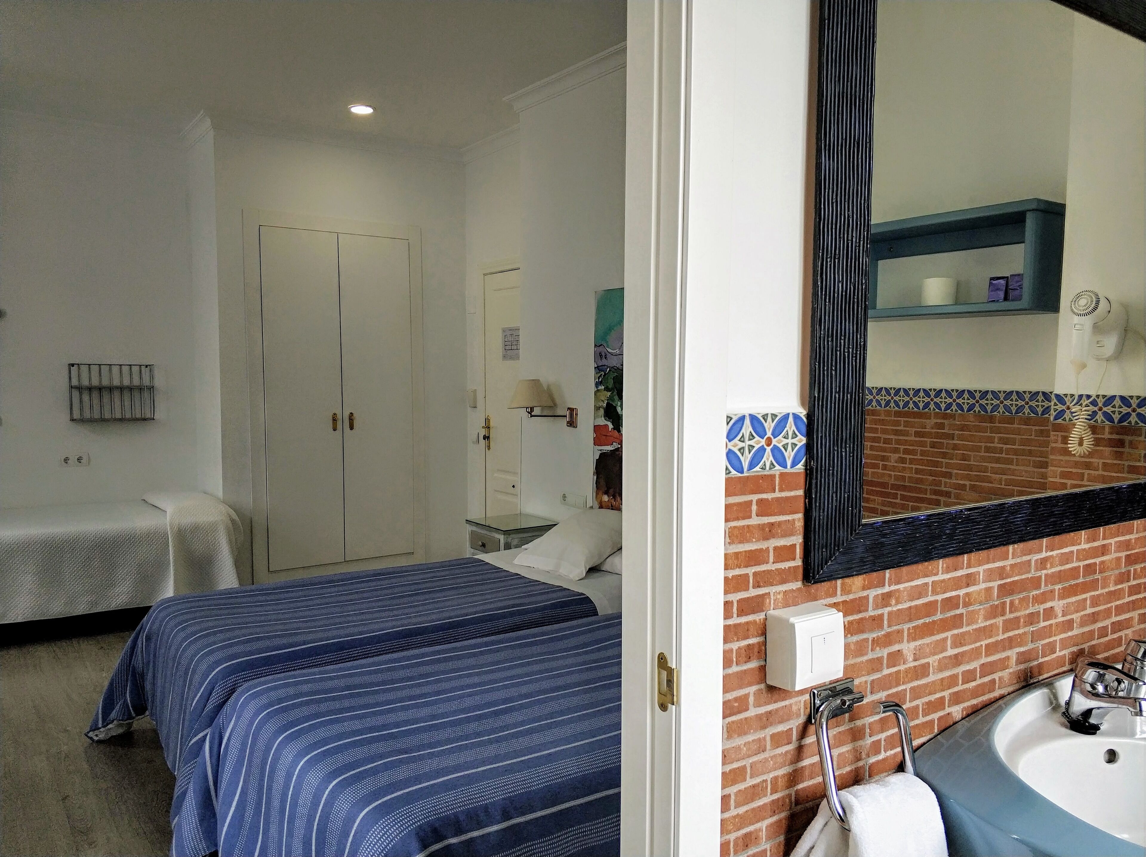 triple room | in-room safe, desk, soundproofing, iron/ironing board