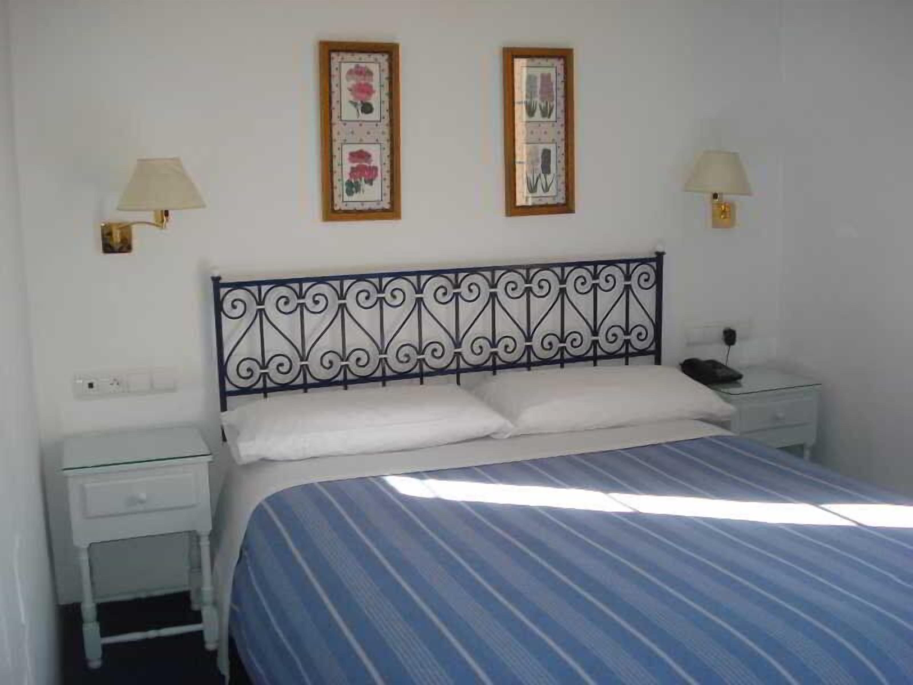 In-room safe, desk, soundproofing, iron/ironing board