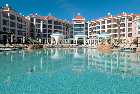 Indoor pool, 5 outdoor pools, pool umbrellas, pool loungers - Hilton Vilamoura As Cascatas Golf Resort & Spa (Loulé)