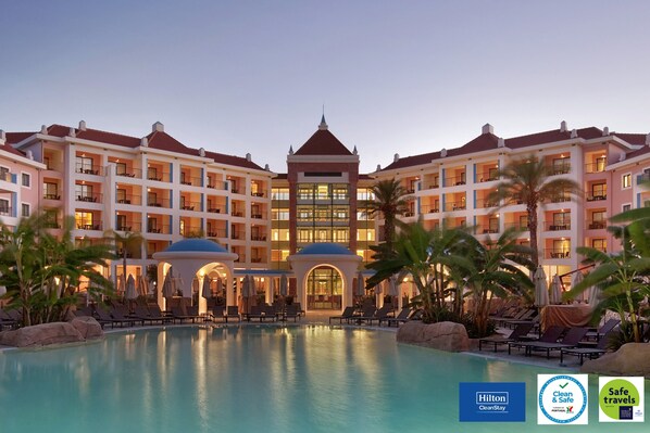 Indoor pool, 5 outdoor pools, pool umbrellas, pool loungers