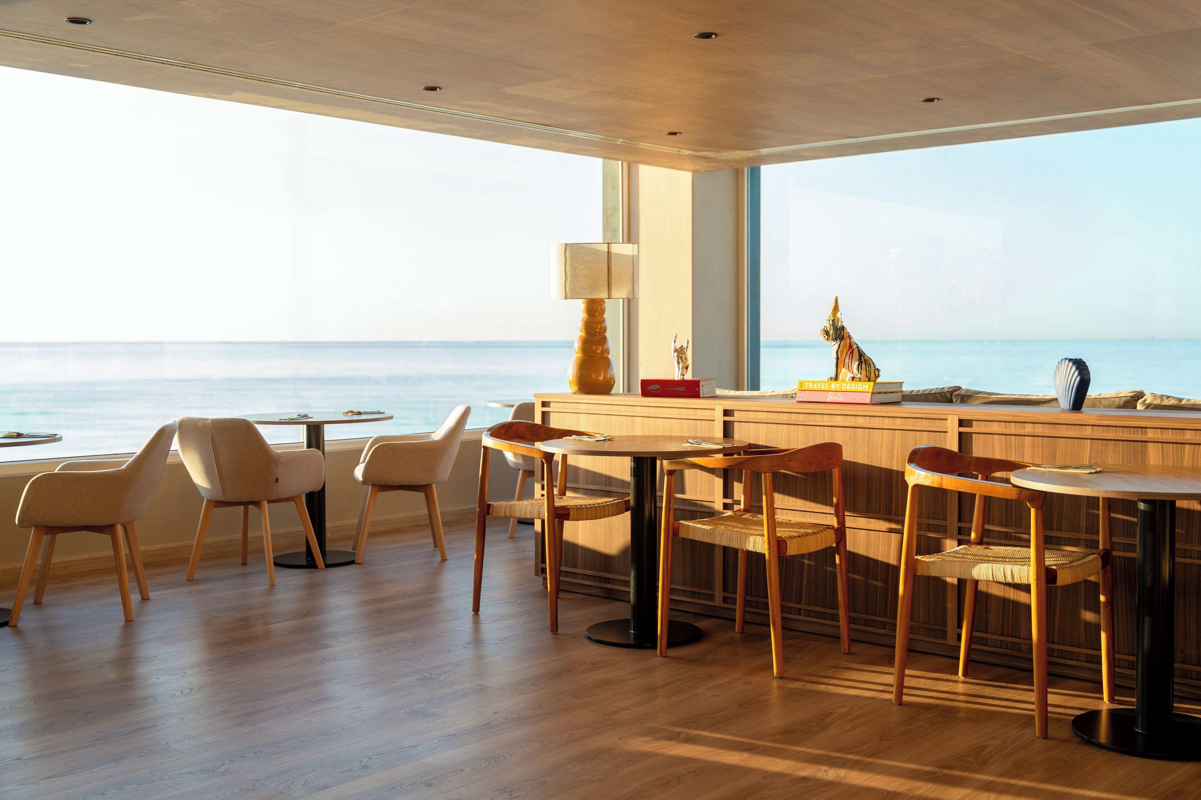 2 restaurants, lunch, dinner served; local and international cuisine