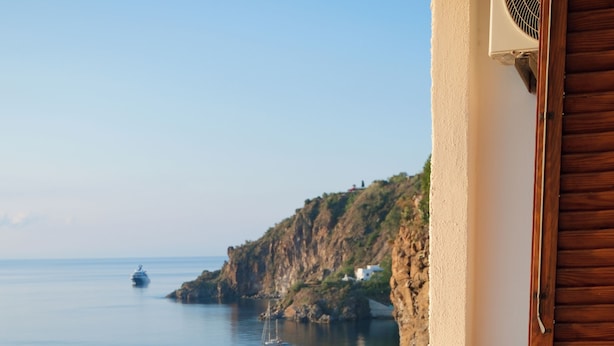 Suite | Minibar, in-room safe, soundproofing, WiFi (free) - Hotel Carasco (Lipari)