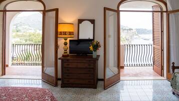 Junior Suite | Minibar, in-room safe, soundproofing, free WiFi