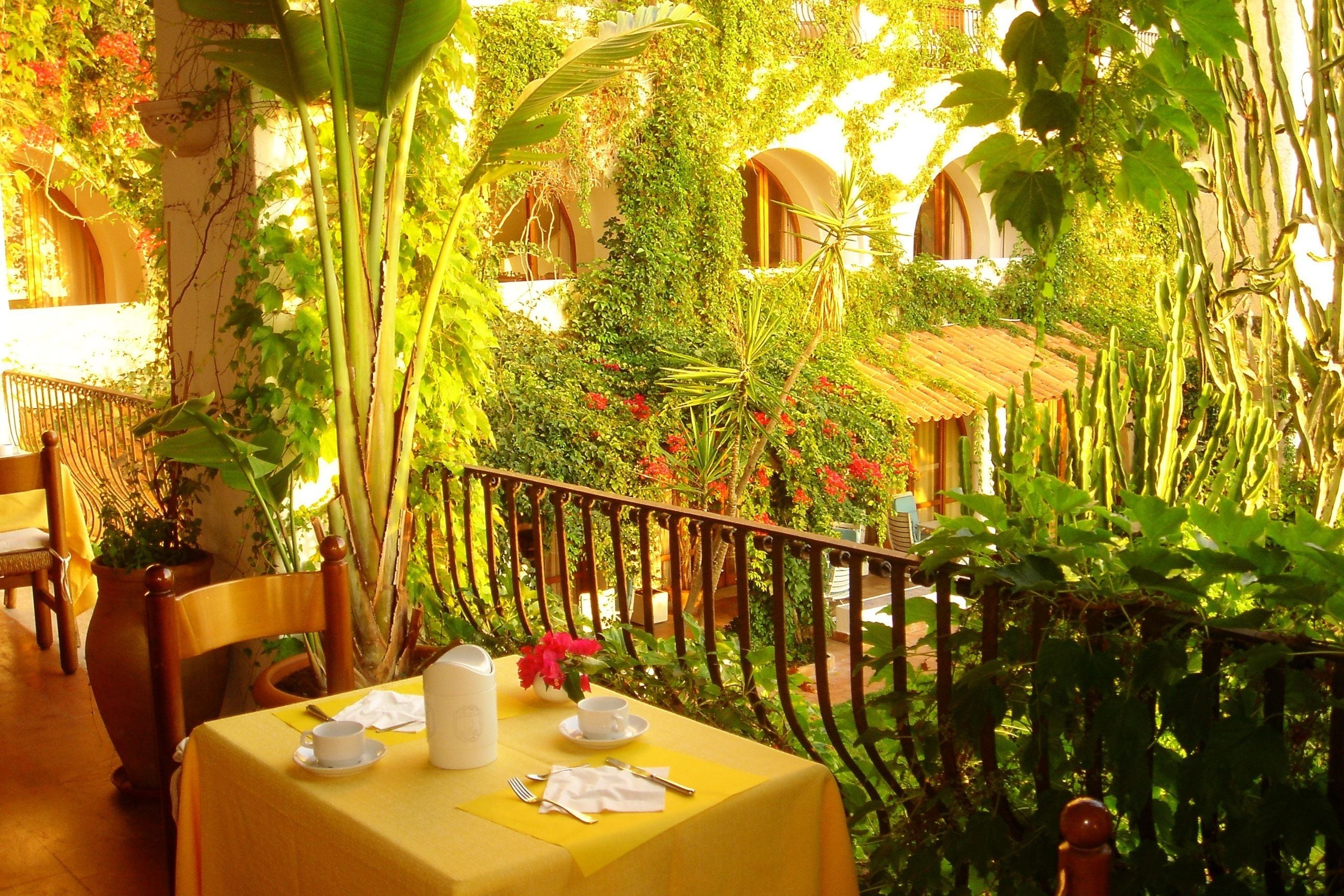 Free continental breakfast 