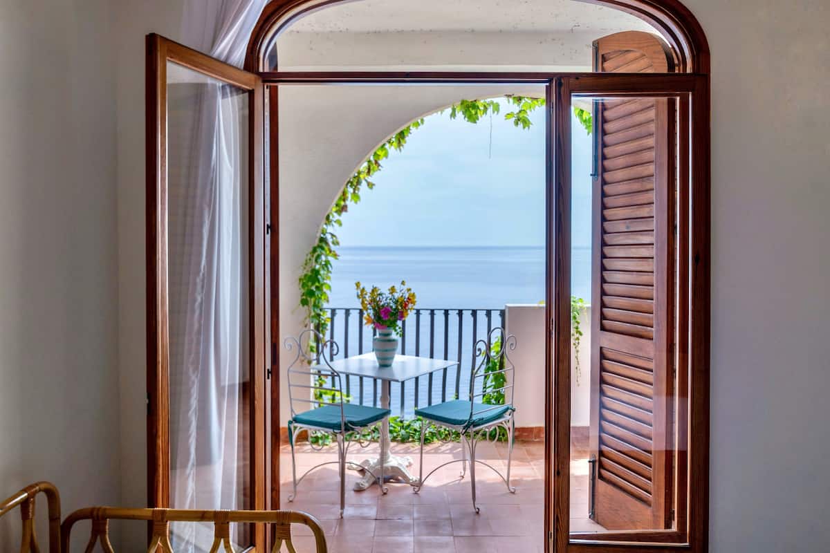 Comfort Double or Twin Room, Sea View | 1 bedroom, minibar, in-room safe, soundproofing