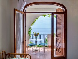 Minibar, caja de seguridad en la habitación y sistema de insonorización 