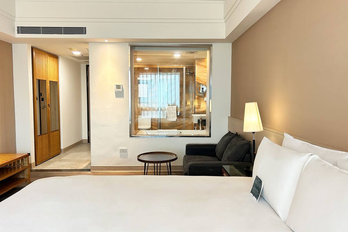classic double room | 1 bedroom, down duvets, in-room safe, individually furnished