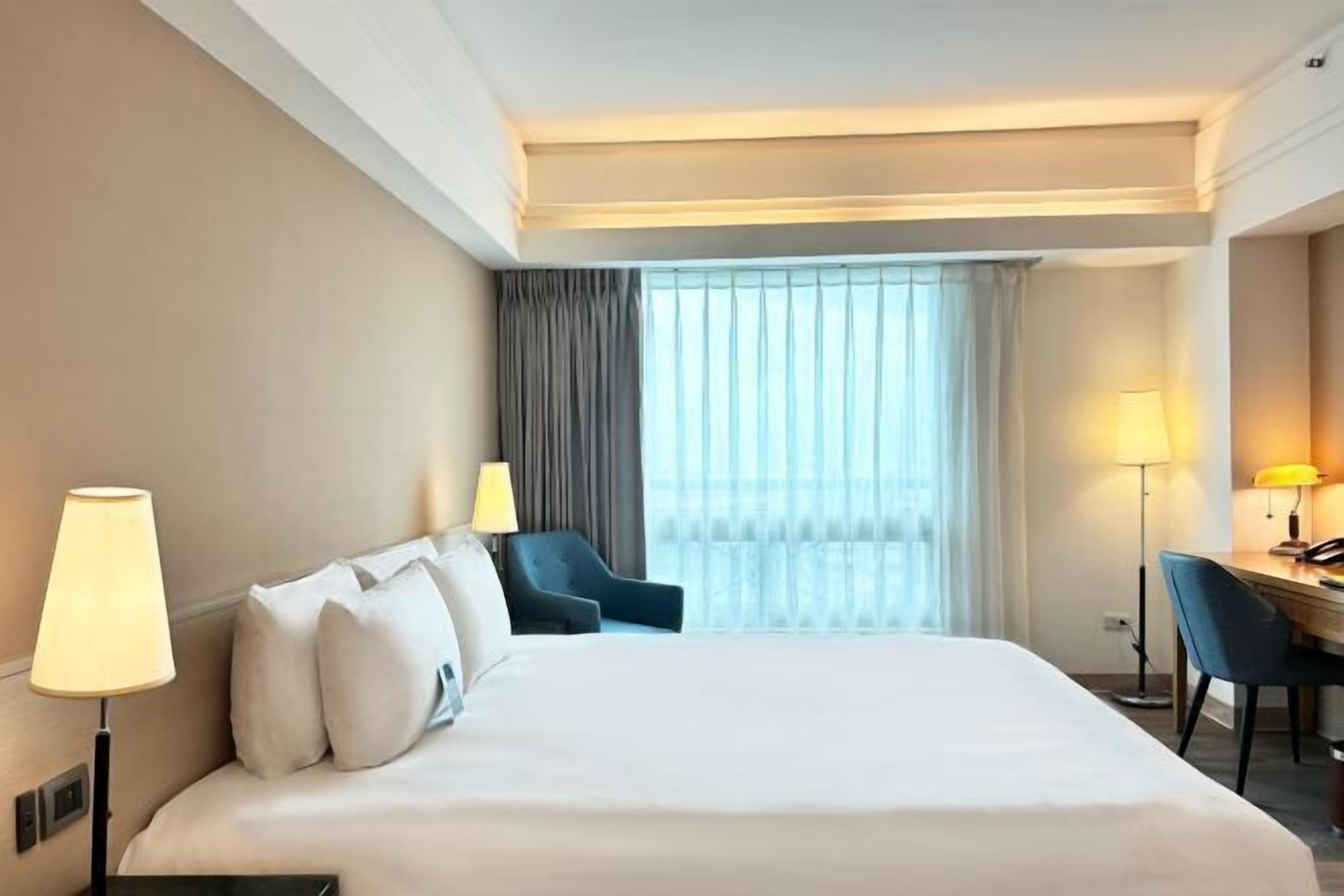 羽绒被、客房内保险箱、特色家居、办公桌