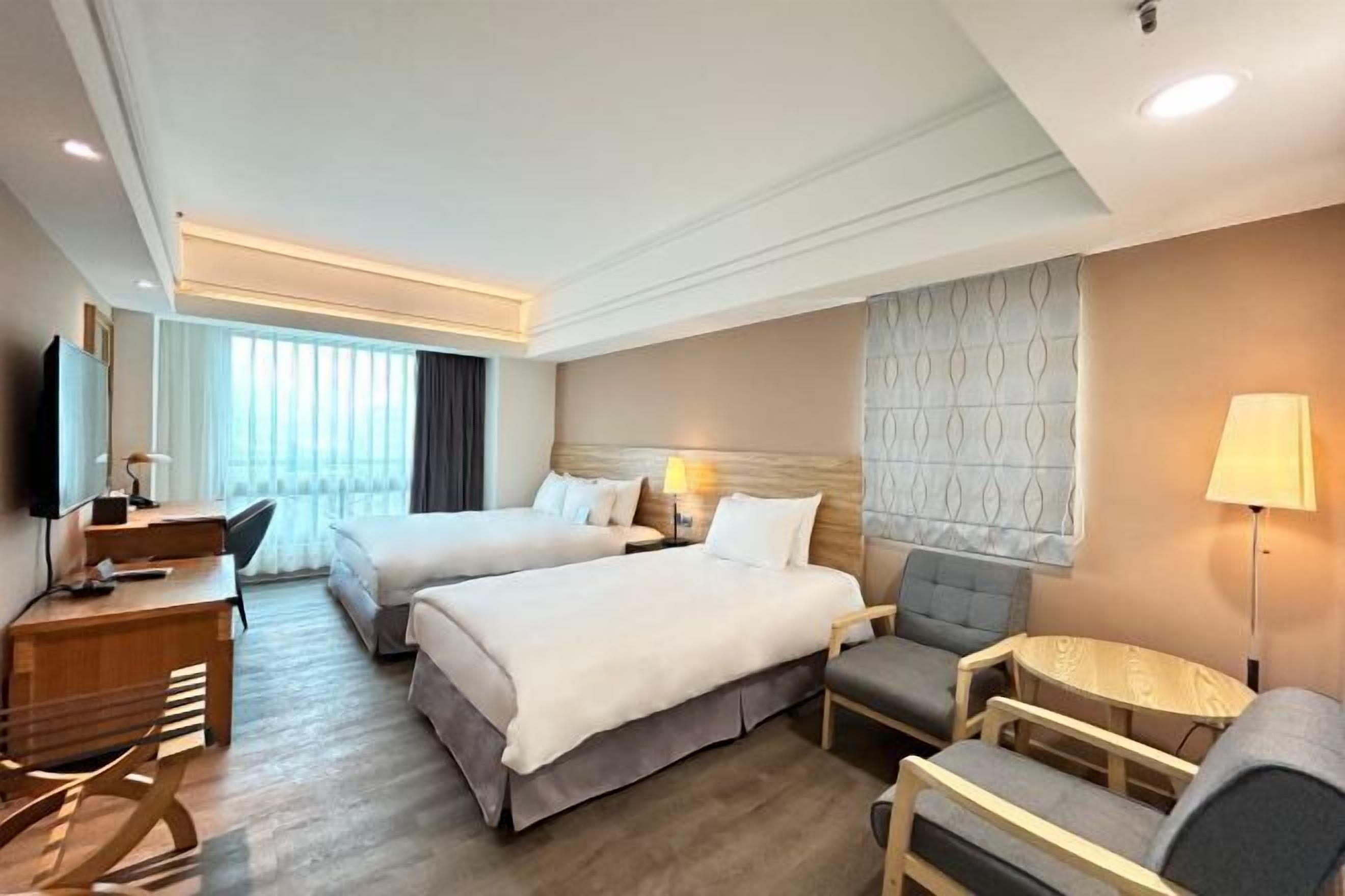 羽绒被、客房内保险箱、特色家居、办公桌