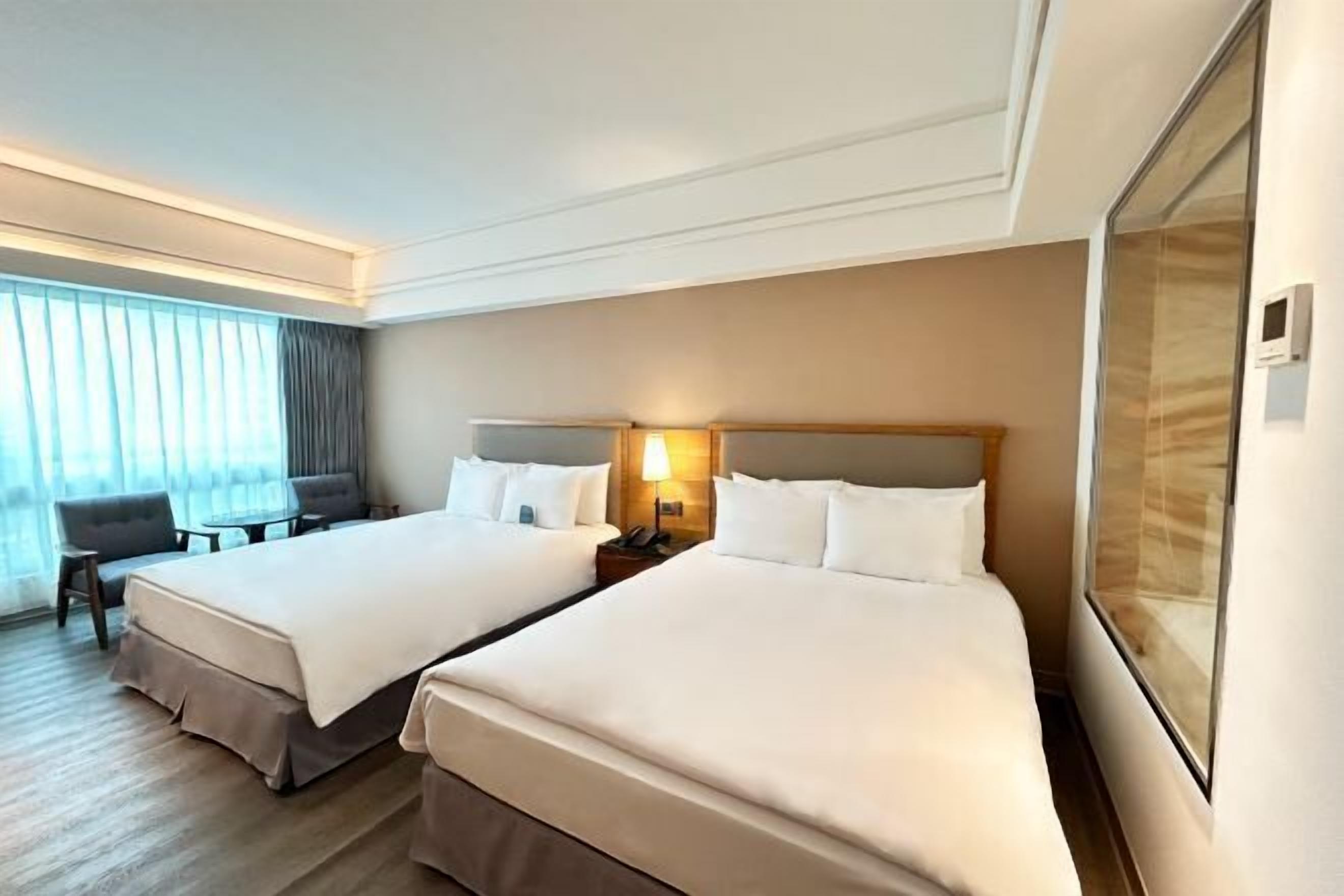 羽绒被、客房内保险箱、特色家居、办公桌