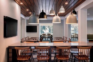 Ókeypis morgunverðarhlaðborð daglega